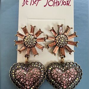 🩷 Betsey Johnson Unique Pink and Gold Heart & Flower Bohemian Dangle Earrings 🩷